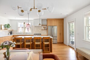 Fridge, microwave, oven, stovetop - Designer Loft Near Hampton Park + Game Room+ Sunny Porch (Charleston)