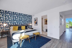 3 bedrooms, iron/ironing board, internet, bed sheets