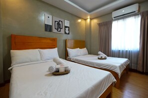 Family Room - Life In Santa Maria (Santa Maria)