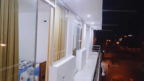 3 habitaciones, tabla de planchar con plancha, wifi y ropa de cama