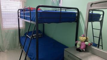 5 bedrooms, bed sheets