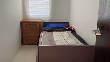 5 bedrooms, bed sheets