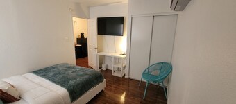 2 bedroom cozy Guesthouse near the Strip