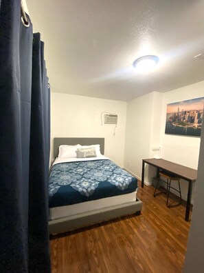 2 bedrooms, desk, iron/ironing board, WiFi