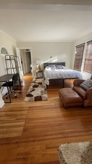 2 多间卧室、熨斗/熨衣板、WiFi、床单