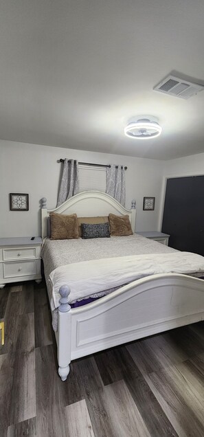 3 bedrooms, iron/ironing board, free WiFi, bed sheets