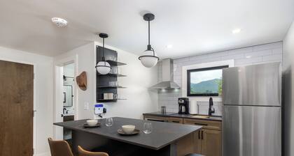 Cherry Street Loft (B) | In the Heart of Downtown Black Mtn!