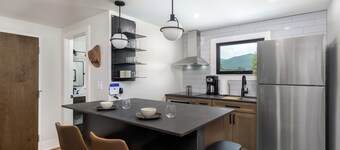 Cherry Street Loft (B) | In the Heart of Downtown Black Mtn!