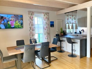 Unclassified image, 3 of 27, button