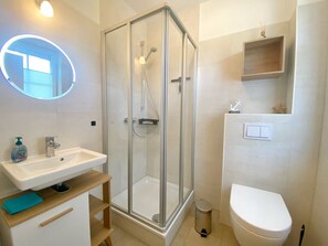 Unclassified image, 2 of 27, button