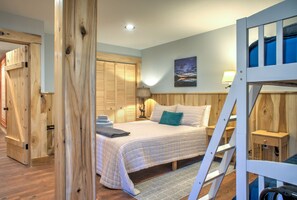 4 bedrooms, iron/ironing board, WiFi, bed sheets