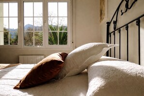 4 bedrooms, iron/ironing board, travel crib, free WiFi