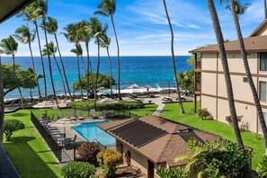 Pool - 🏖️Pretty Ocean View | Top Floor | Concierge Included (Kailua Kona)