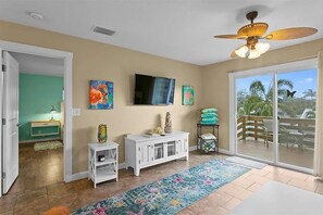 Smart TV - Tropical Haven *A (Bradenton)