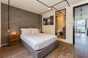 2 habitaciones, tabla de planchar con plancha, wifi y ropa de cama 