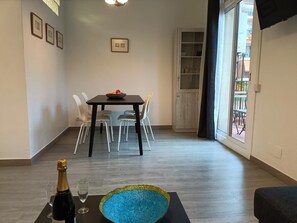 Dining - Suitur apartment Floridablanca Barcelona (Barcelona)