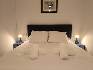 1 habitación, tabla de planchar con plancha, wifi y ropa de cama 