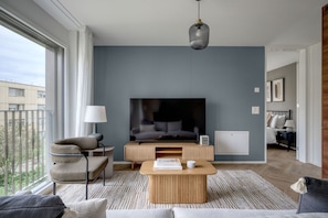 TV, stereo - Modern Wiedikon 2br w/ Storage & W/D, nr Transport, by Blueground (Zurich)