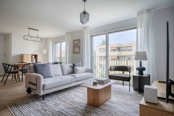 TV, stereo - Modern Wiedikon 2br w/ Storage & W/D, nr Transport, by Blueground (Zurich)