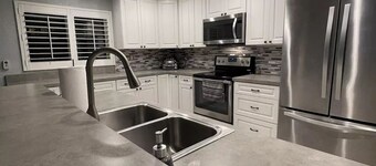 Pacifico Blu Guest House- close to beaches!