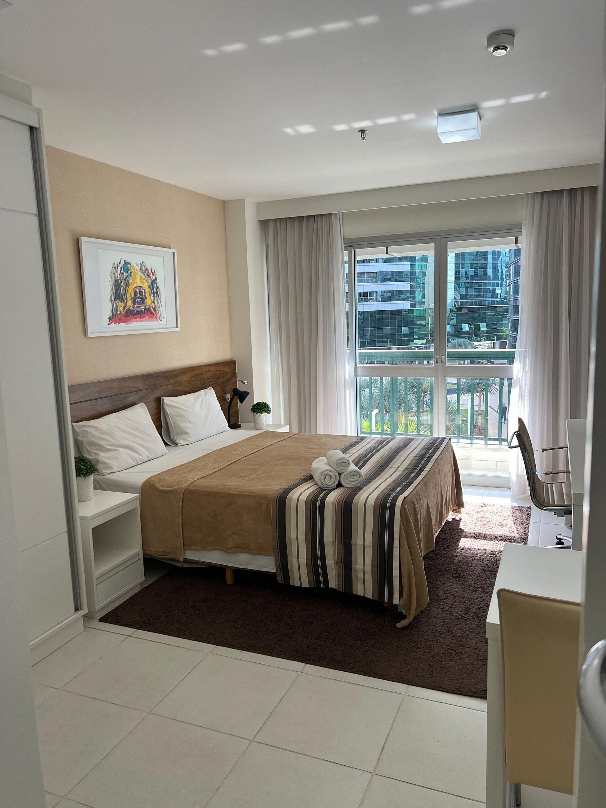 Appartement | Literie de qualité supérieure, bureau, fer et planche à repasser