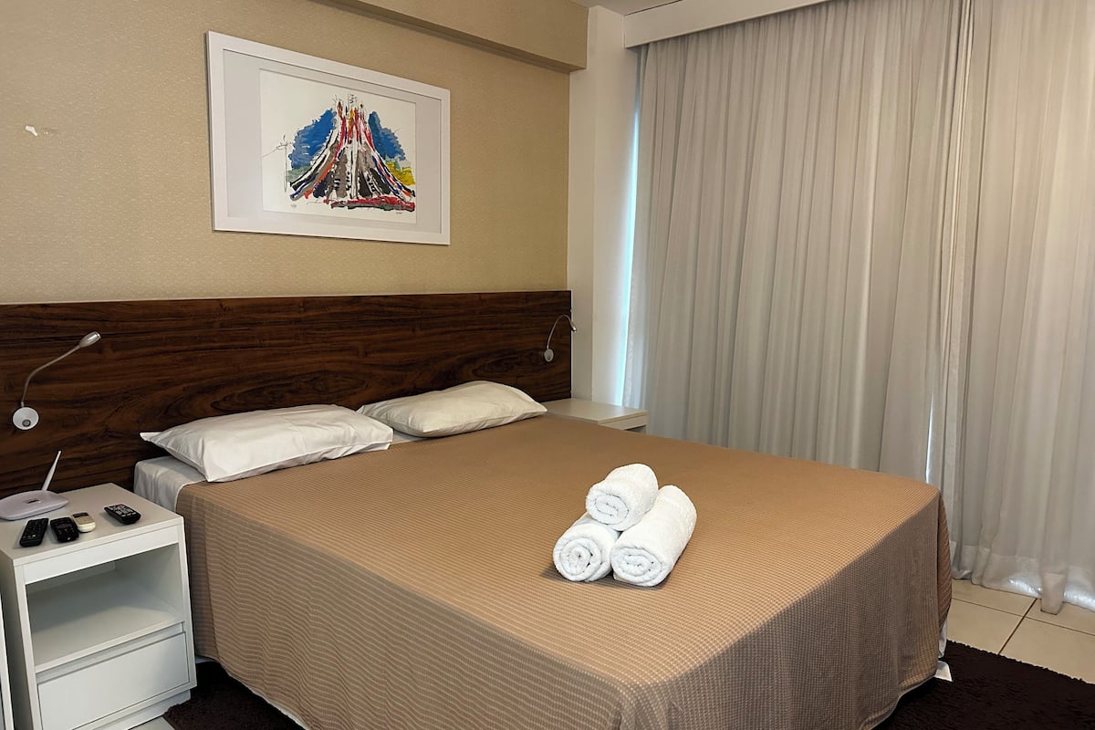 商务开间, 1 间卧室, 无烟房, 阳台 | 1 多间卧室、高档床上用品、办公桌、熨斗/熨衣板