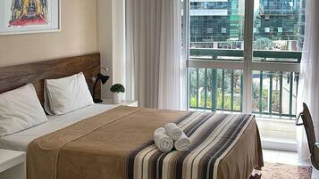 Apartment | Premium bedding, desk, iron/ironing board, free WiFi