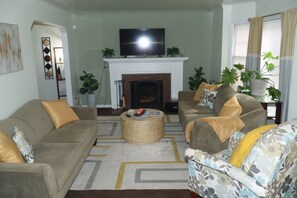 Smart TV, fireplace