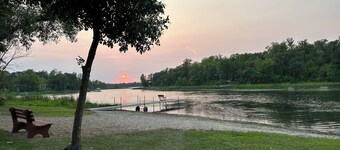 Private beach cabin, 1 hour from Grand Forks