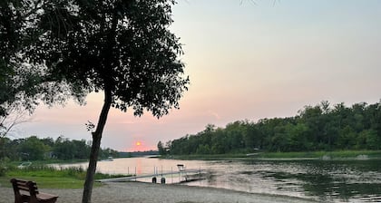 Private beach cabin, 1 hour from Grand Forks