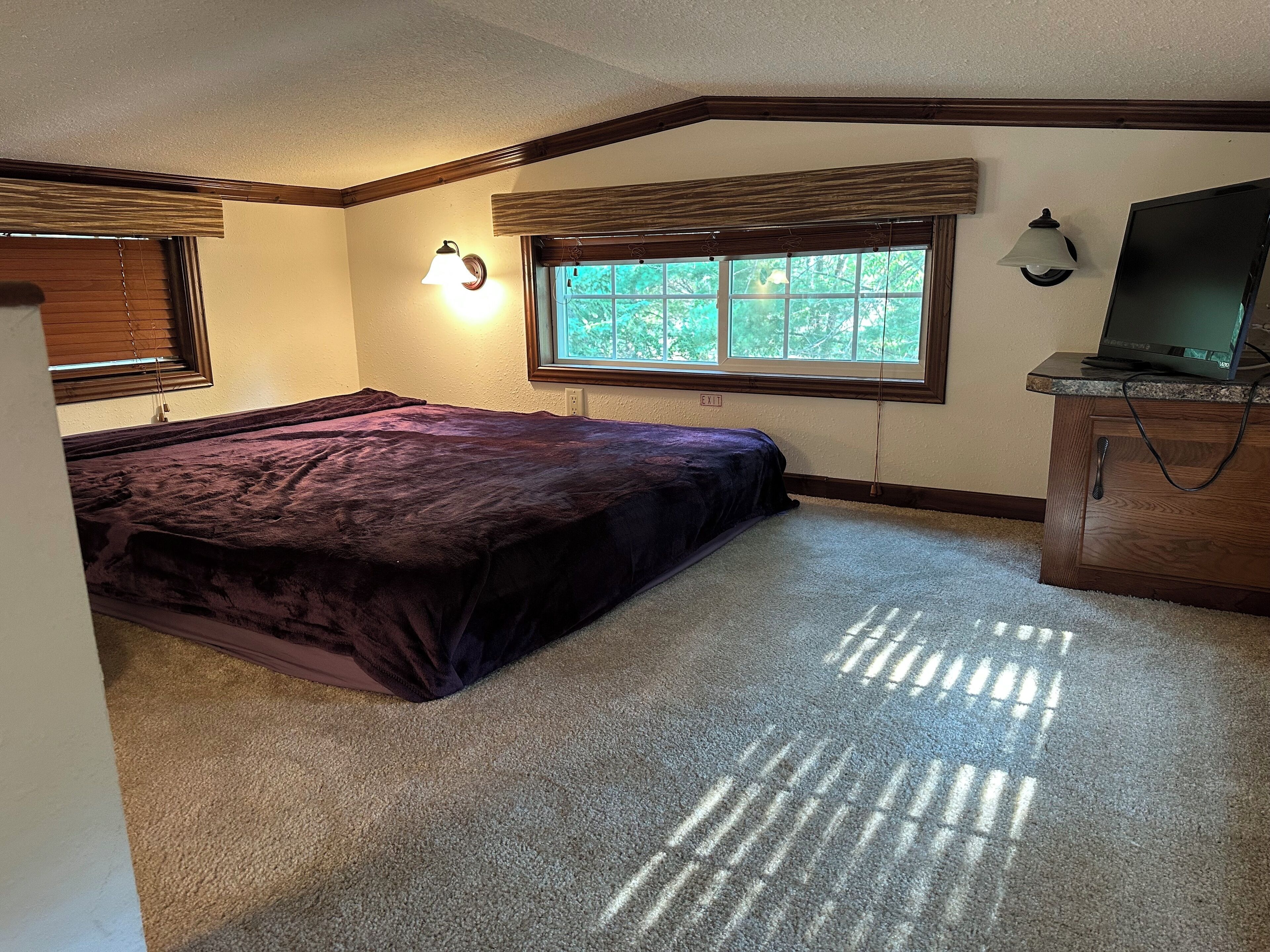 2 bedrooms, bed sheets