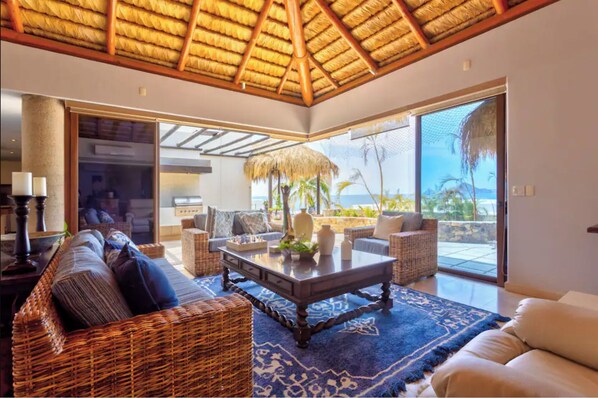 Smart TV - Infiniti Pool-View of Arch, Oceanview-Walk to Beach, Cape Hotel, Close to Dwntn  (Cabo San Lucas)