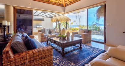 Infiniti Pool-View of Arch, Oceanview-Walk to Beach, Cape Hotel, Close to Dwntn