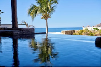 The infinity pool overlooking the ocean