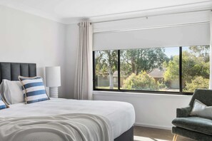 4 bedrooms, WiFi, bed sheets