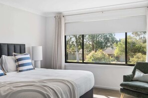 4 bedrooms, WiFi, bed sheets