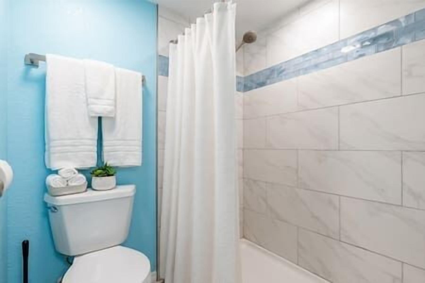 Bruser, hårtørrer, håndklæder, Sæbe