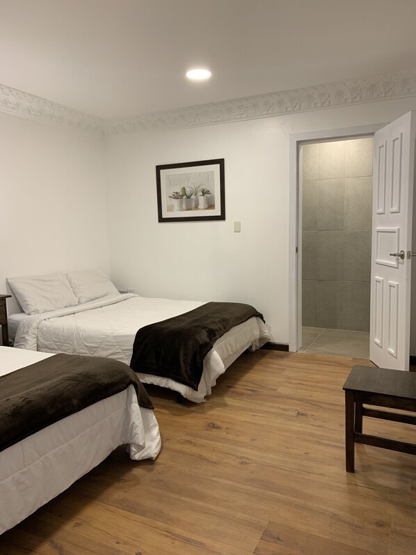 Superior Double Room | Desk, soundproofing, free WiFi - NASS Bed & Breakfast (Cuenca)