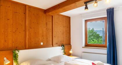 Ferienwohnung 'Haus Auner Top 5a' mit Bergblick, Gemeinschaftsterrasse und WLAN