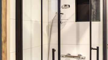 Een douche, gratis toiletartikelen, een haardroger, handdoeken