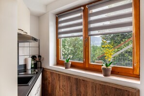 Frigorifero, microonde, piano cottura, macchina per tè/caffè