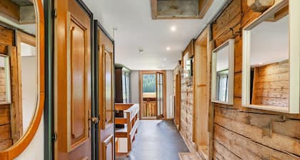 Ferienhaus "The Farm" mit Bergblick, privater Terrasse und WLAN