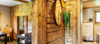 Holiday Home "The Farm" with Mountain Views, Private Terrace & Wi-Fi