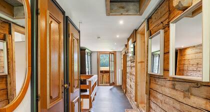 Ferienhaus "The Farm" mit Bergblick, privater Terrasse und WLAN
