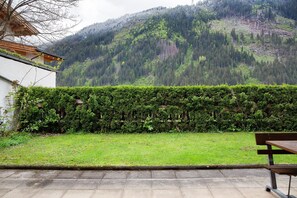 Outdoor dining - Holiday Apartment 'Tux' with Mountain View, Garden, Terrace & Wi-Fi (Mayrhofen)