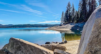 Large Mountain Home w/Guest House, Game Room, Fireplace, Wifi, & Private W/D