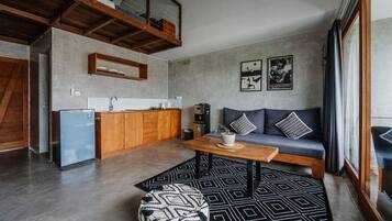 Deluxe Loft | 1 bedroom, desk, laptop workspace, iron/ironing board