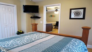 Exterior - Full Kitchen - Shared Pool - By Loverentals (Holmes Beach)