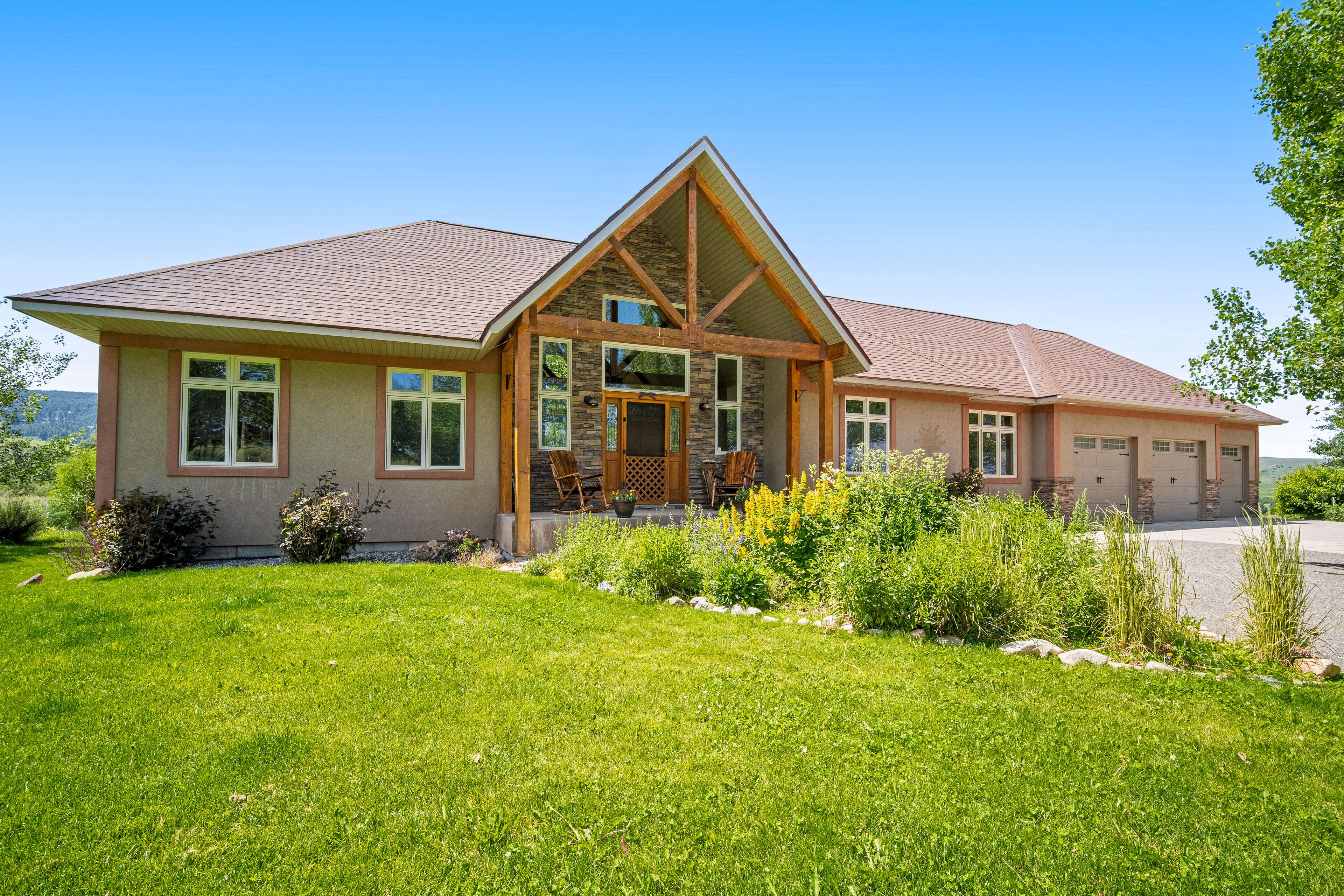 Churchill IC Ranch | House in Bozeman with hot tub, firepit, balcony, & W/D