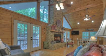 Enjoy This Tranquil Cabin by the Creek!